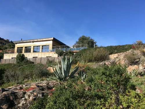 VILLA, EXCEPTIONAL LOCATION AND VIEW-PRIVATE HEATED POOL - Huvilat