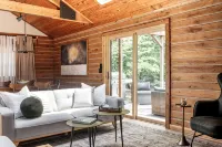 Newly Remodeled True Log Cabin | Fire Pit | Bike In-Bike Out - Alppimaja