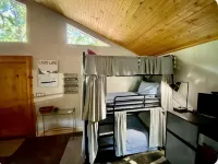 Cozy open studio cabin with a relaxing vibe on serene Lake Harding. - Homestays