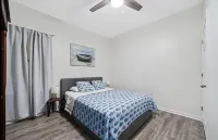Waterfront beach getaway with boat slip, fishing, pools, hot tubs & more! 3BR2BA - Private Pools