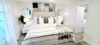 POSHPADZ - Banyan Villa - Close to Jupiter Beach - Private Pool & Tiki Sleeps 8 - 3-Star