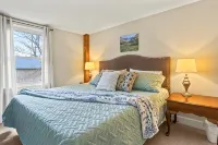 Civil War Era Home, w/ King Bed, Finger Lakes, Hot Tub & Game Room - Homestays
