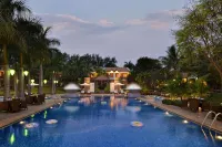 The Golkonda Resort and Spa - С бассейном