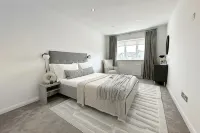 River Breeze 3-Bed Balcony Apartment - Homestays