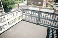 Charm City Luxury 4 Bedroom Brick Home - Bintang 4