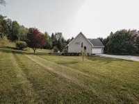 Modern Retreat near Traverse City - Homestays
