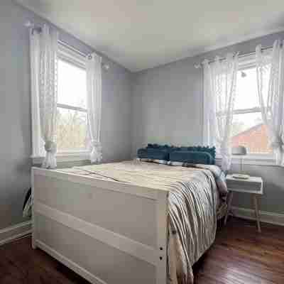Spacious DC Getaway • Modern Comfort • Walk-In Shower • Near Metro Rooms