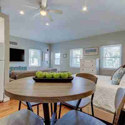 Spacious studio in Downtown Dunedin! Super Cute and Comfortable! Others
