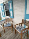 Pa Willie’s - Locally owned historic cottage conveniently located with dock.