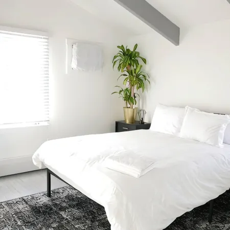 Luxe 10 guest Ski Chalet /Skiing/Pools/Tennis/Gym/Golf/Hiking