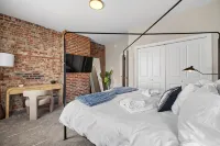 Modern 3Br, 2BA Home: 2 King Beds, Off Street Parking; Near Downtown Pittsburgh - บังกะโล