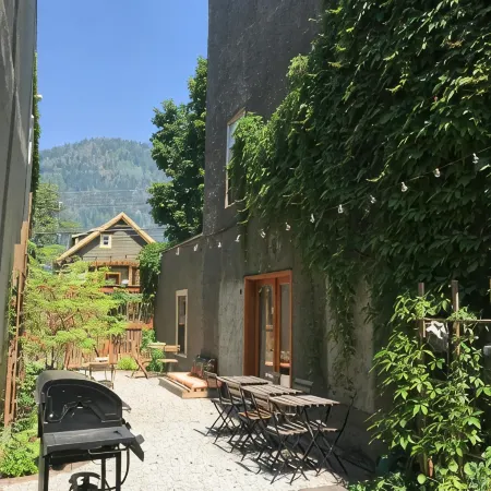 Dancing Bear Inn Hostel