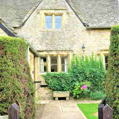 A Quaint Grade 11 Listed Detached Stone Cottage In Lower Slaughter with parking. Hotel Exterior