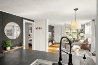 Cozy bungalow in charming Old Town Tomball - Kitchenette