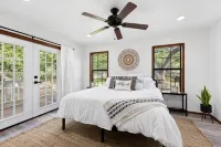 Vino Haus- Entire Cabin with Hot Tub- Guaranteed to See Deer! Quiet! - シャレー