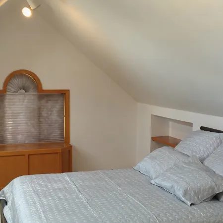 4Br 2BA Modern Family Home with Private Heated Inground Pool Open March 1-Nov11