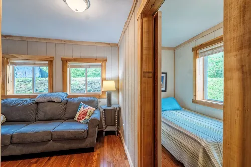 Cool cabin in Fayetteville 1 mile from downtown, Hot Tub - 샬레 호텔