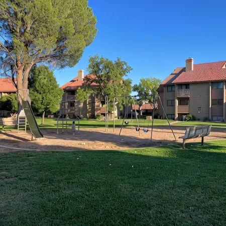 Cozy 2-bedroom condo with WiFi, pools in charming St. George