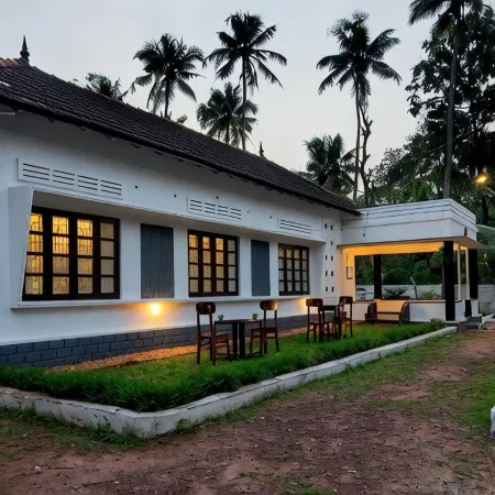 Piggy Hostel Varkala