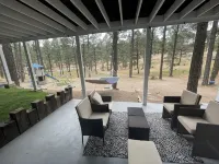 Luxury Elk palace with hot tube and pool table and playground for kids - 4-Star