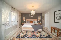 Luxury Mountain Lodge: Hot Tub and Incredible Mountain Views - Hytter