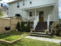 Cozy Downtown 1BR w/ Parking - 4성급