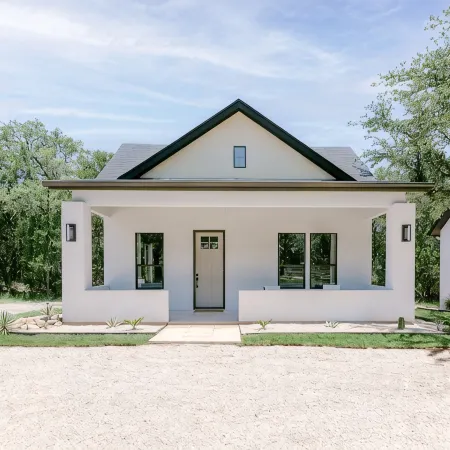 Luxury Bungalow 2 Miles to Gruene Hall, 10 Miles to Whitewater Amphitheater
