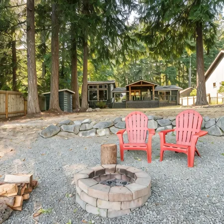 Charming Lakefront Log Cabin