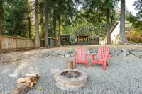 Charming Lakefront Log Cabin - Chalets
