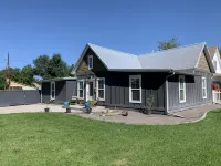 Downtown Fruita! Modern 3-BR home with master suite & locked bike storage - Wifi