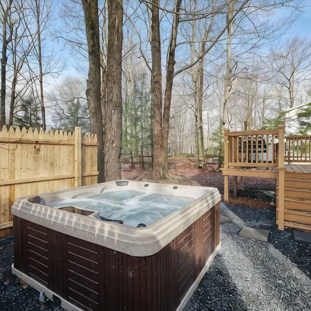 Cute Modern Poconos Cabin! Hot Tub, Fire Pit