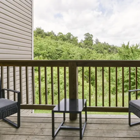 Justyna's Place, No Stairs! Great Location! Open Pool! Natural Views! Relaxing!