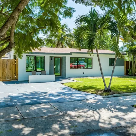 Pool house near the Beach. We’re pet-friendly!