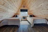 New!  Mountain Top A-Frame cabin, The Triangles-Gorgeous View, Hot Tub! - 샬레 호텔