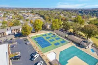 Pet-Friendly Penthouse at Pointe Royale w/View and West Elm Furniture - بوتيك