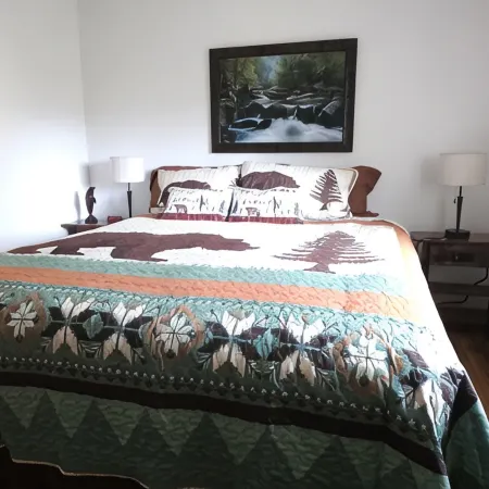 Home Away from home, fully/equipped, nearJBER, private parking <4 miles Downtown