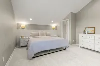 Cottage on Clay - Downtown CF New Construction! - 4-Sterne