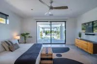 Private Oasis: 45 ft Pool, Spa, New Pickleball Ct, 9-Hole Golf, Grass Volleyball - 4-نجوم