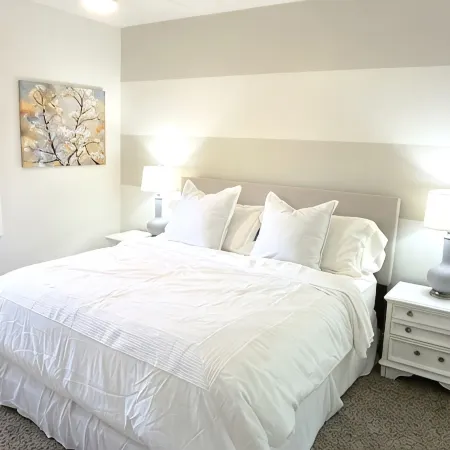 : Sandy Feet Retreat: Walk to the Beach! :