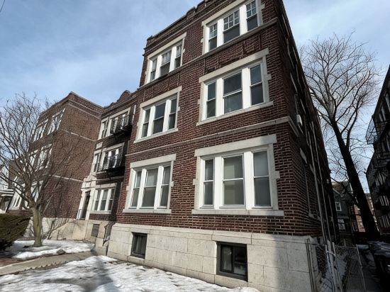 Remodeled Spacious Apartment in Perfect Location