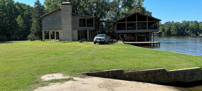 House/Boat house on the river!  Boat lift and boat ramp, sun deck, ice machine Hotéis em Harrison County