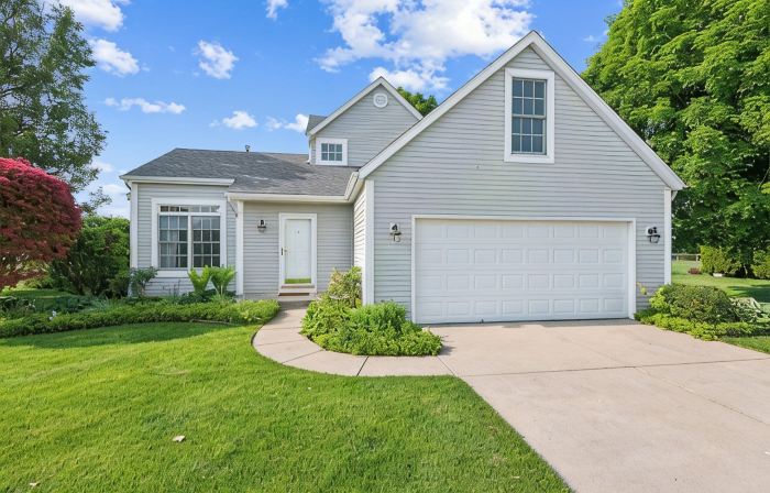 Minutes to ND-Sleeps 10+, Family+Pet-Friendly, Early Check-In, Big Yard & Clean!