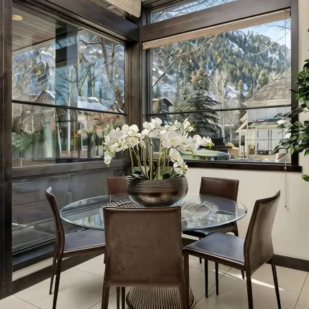 9 Million Luxury Residence at “Monarch on the Park”Downtown Aspen with Parking
