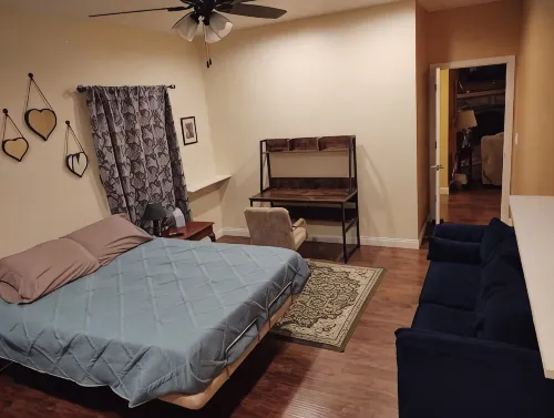 GOTL Quiet Family Cottage: ctrl HVAC, kitchen, spa shower, jetted bath,14 guests - Hot Tub