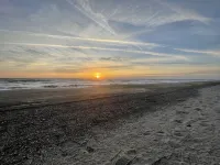 20 Steps 'till Toes in the Sand with Private Beach Access - 4 ดาว