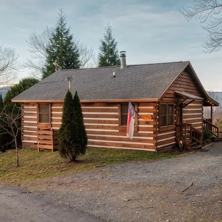 Log Cabin, Hot Tub and HUGE Mountain Views!