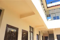 Ninglang Qiulin Hotel - Bintang 2