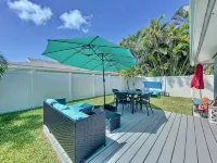 Newly renovated  Cozy Beach Cottage A1/2 of a duplex, 3min walk to beach - 3-Star
