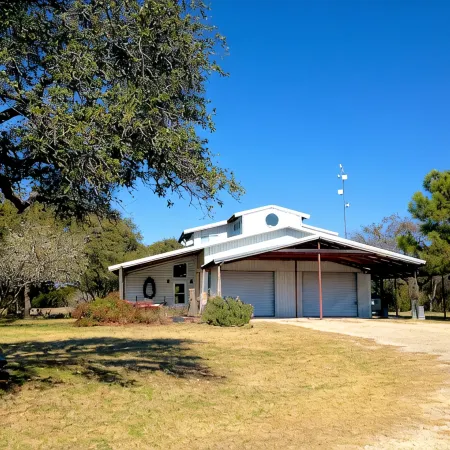 Secluded Getaway, 2Br, Near Fossil Rim, 1000 Acres, Hiking, Farm Animals