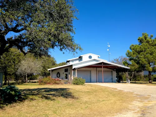 Secluded Getaway, 2Br, Near Fossil Rim, 1000 Acres, Hiking, Farm Animals - Pools